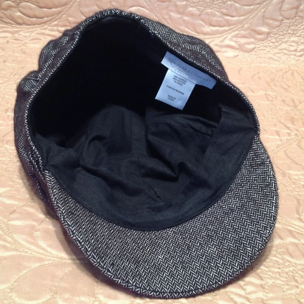 Y2K NY&Co Herringbone Newsboy Cap Black White
